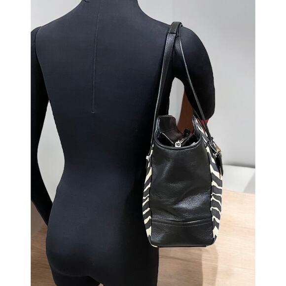 Coach F27009 Taylor Zebra Print Carryall Bag & NWT F51099 Small Wristlet - Picture 11 of 14